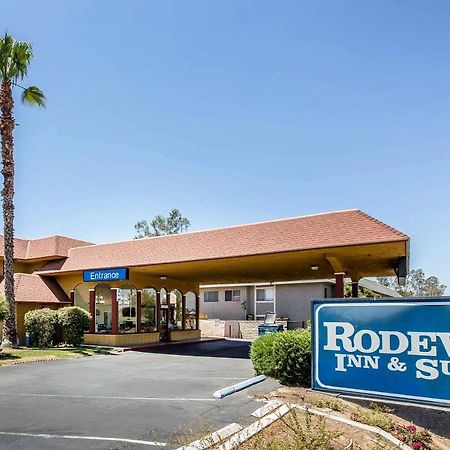 Rodeway Inn & Suites Canyon Lake-Menifee West Екстер'єр фото