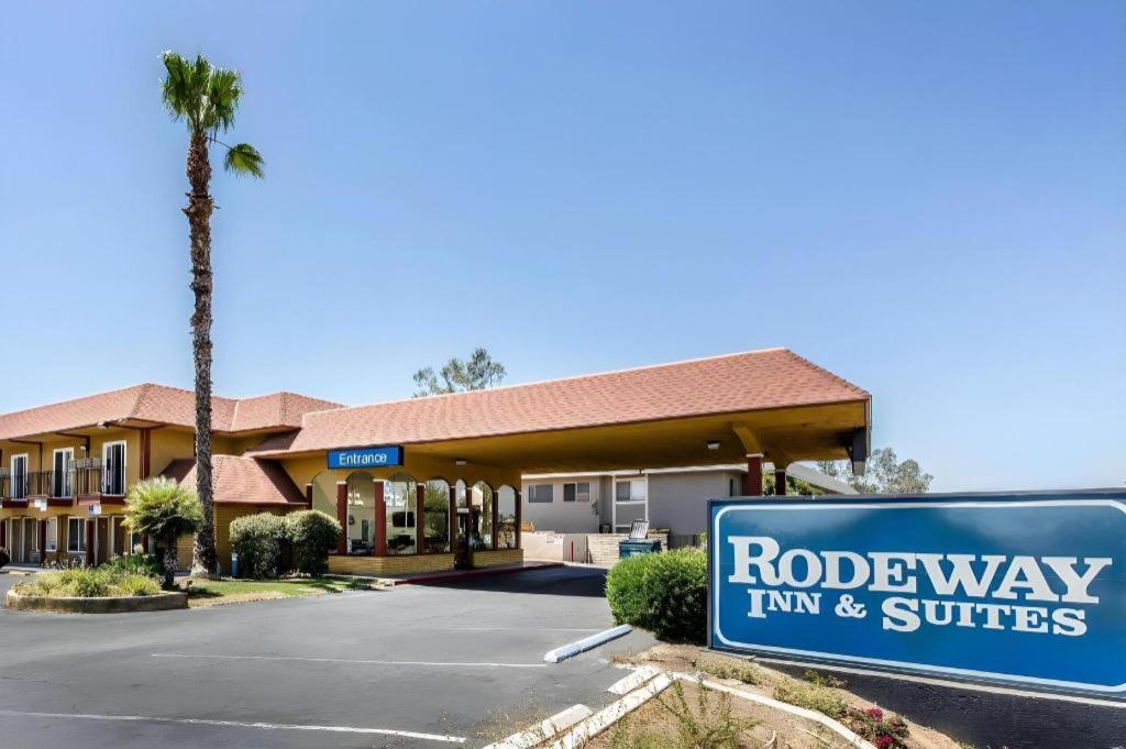 Rodeway Inn & Suites Canyon Lake-Menifee West Екстер'єр фото